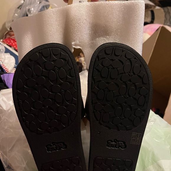 Coach Sandal. - Picture 3 of 3